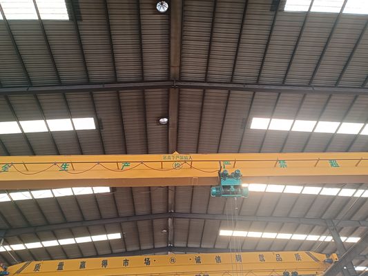 Wireless Single Girder Overhead Crane 380 V For Remote Controlled Operation Support